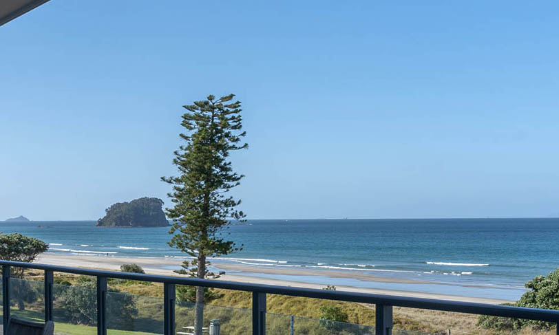 The Reef | 3 Bedroom Beachfront Top Floor Apartment