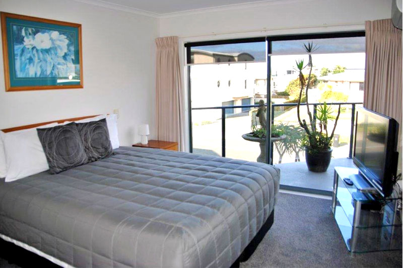 Luxurious 2 Bedroom Seaview Apartment: Your Ideal Coastal Getaway In ...